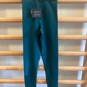 TAKE CONTROL CROP LEGGINGS IN DEEP TEAL